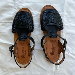 NWT - Women’s Size 8 Huarache Sandals